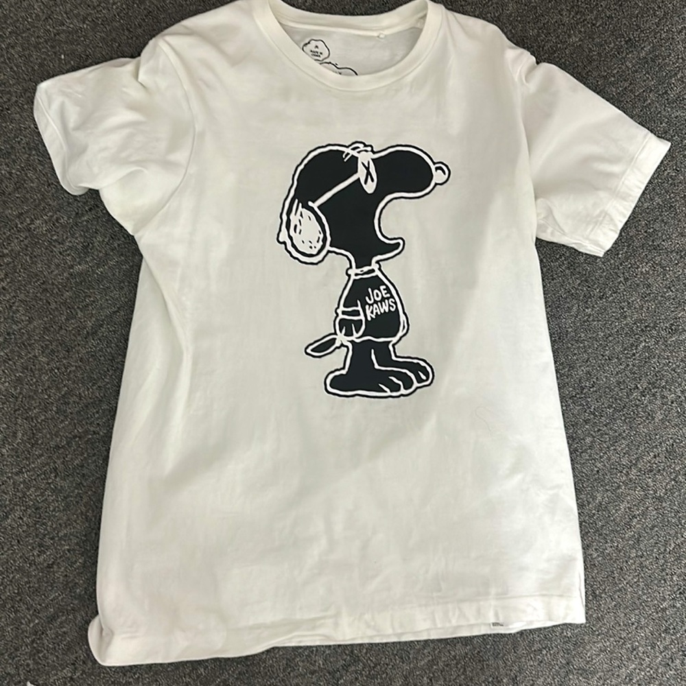 Uniqlo KAWS x Peanuts Graphic Tee Shirt